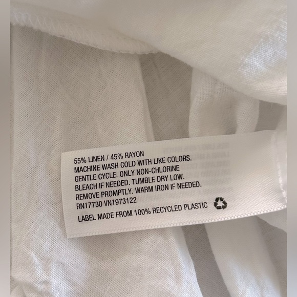 Universal Thread White Button Down Short Puffy Sleeve Top. Size Small - Picture 10 of 10